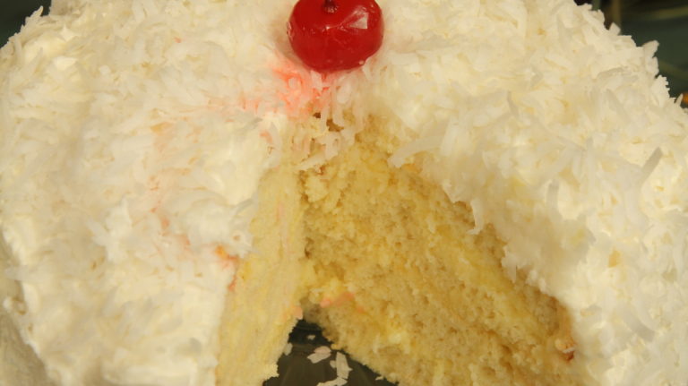 Mum reveals genius $1.50 Aldi cake hack for a super moist finish - 9Kitchen