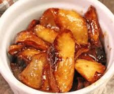 Fried Apples with Cinnamon Sauce