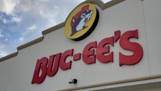 A sign for buc-ee 's restaurant on the side of a building.